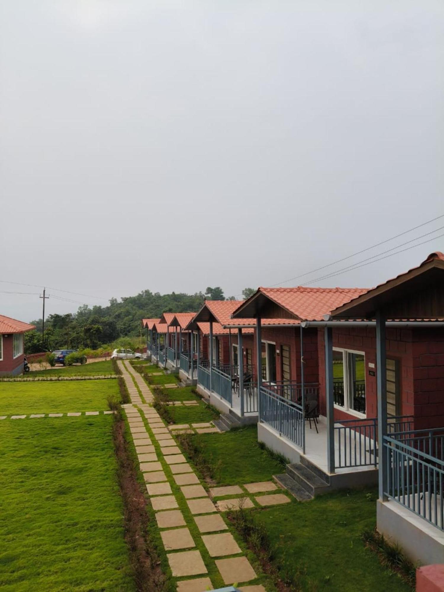 Mount Bliss Resort Mhasla Exterior photo